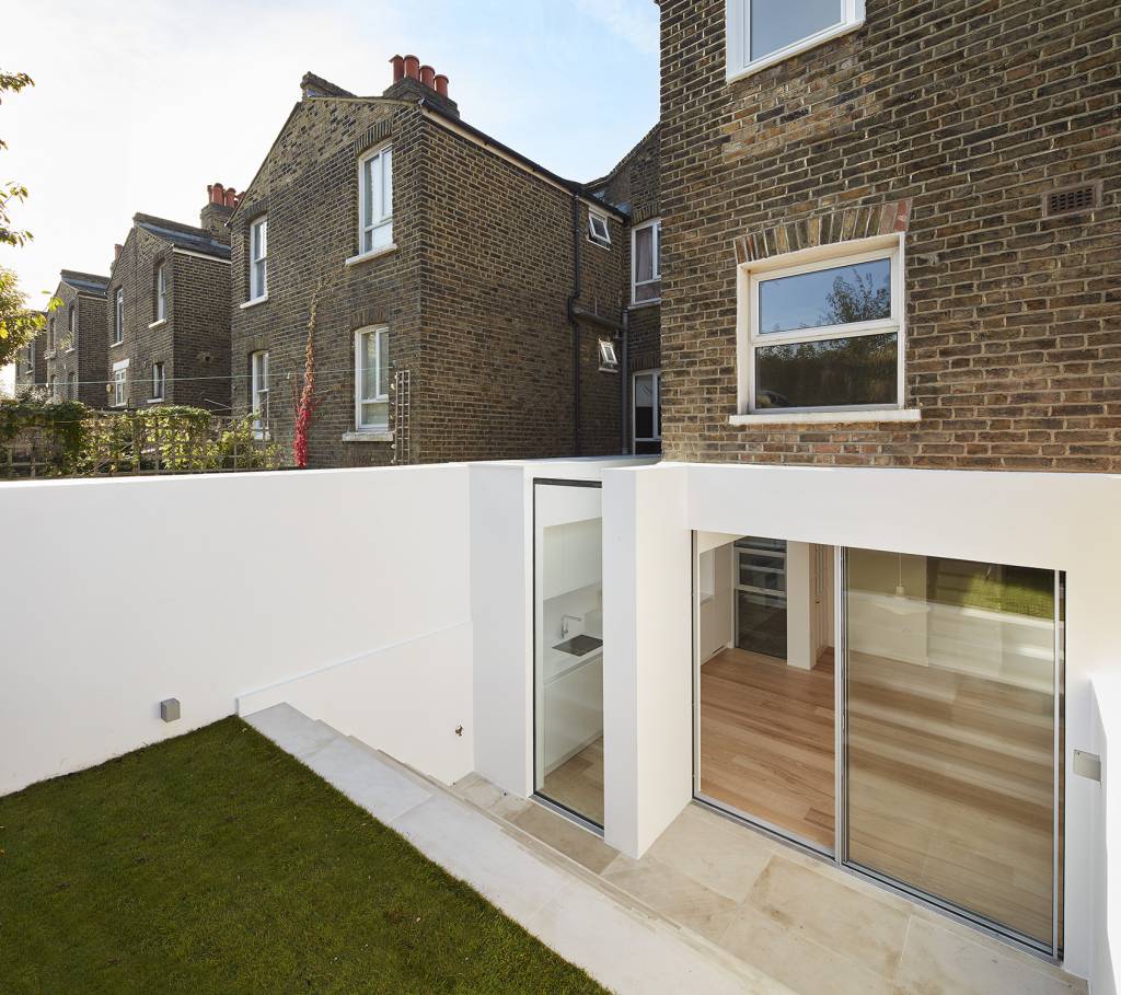 house-extension, london-house, victorian-house, glass-extension, London, Natural-light, Glass-sliding-doors, Glass-roof, white-walls