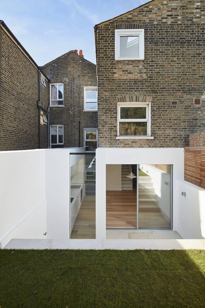 house-extension, london-house, victorian-house, glass-extension, London, Natural-light, Glass-sliding-doors, Glass-roof, white-walls
